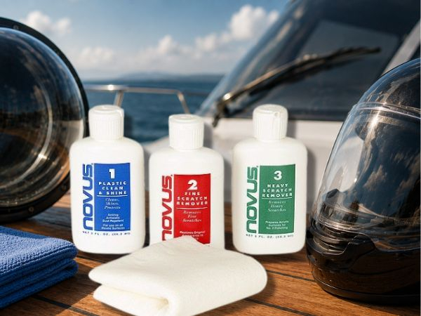 NOVUS Plastic Polish voor het onderhouden van acryl en kunststof oppervlakken zoals domepoorten, motorvizieren en bootramen