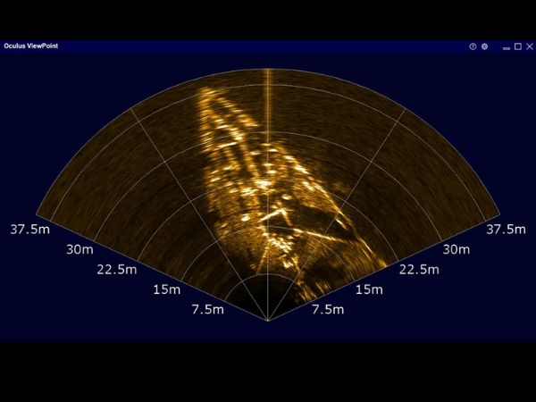 Sonar beeld van een wrak door een onderwater drone