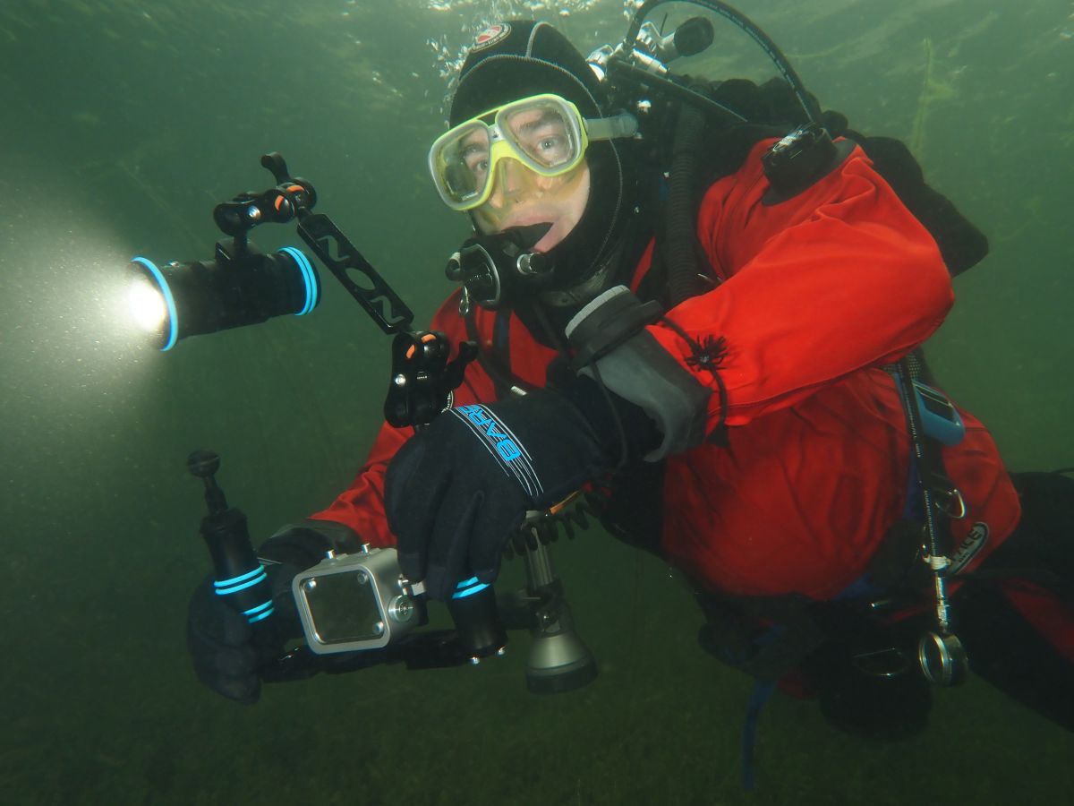 Action cam met videolamp onder water