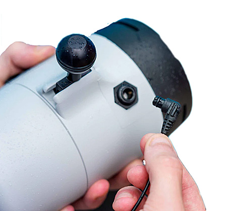 An Ikelite strobe that works optical